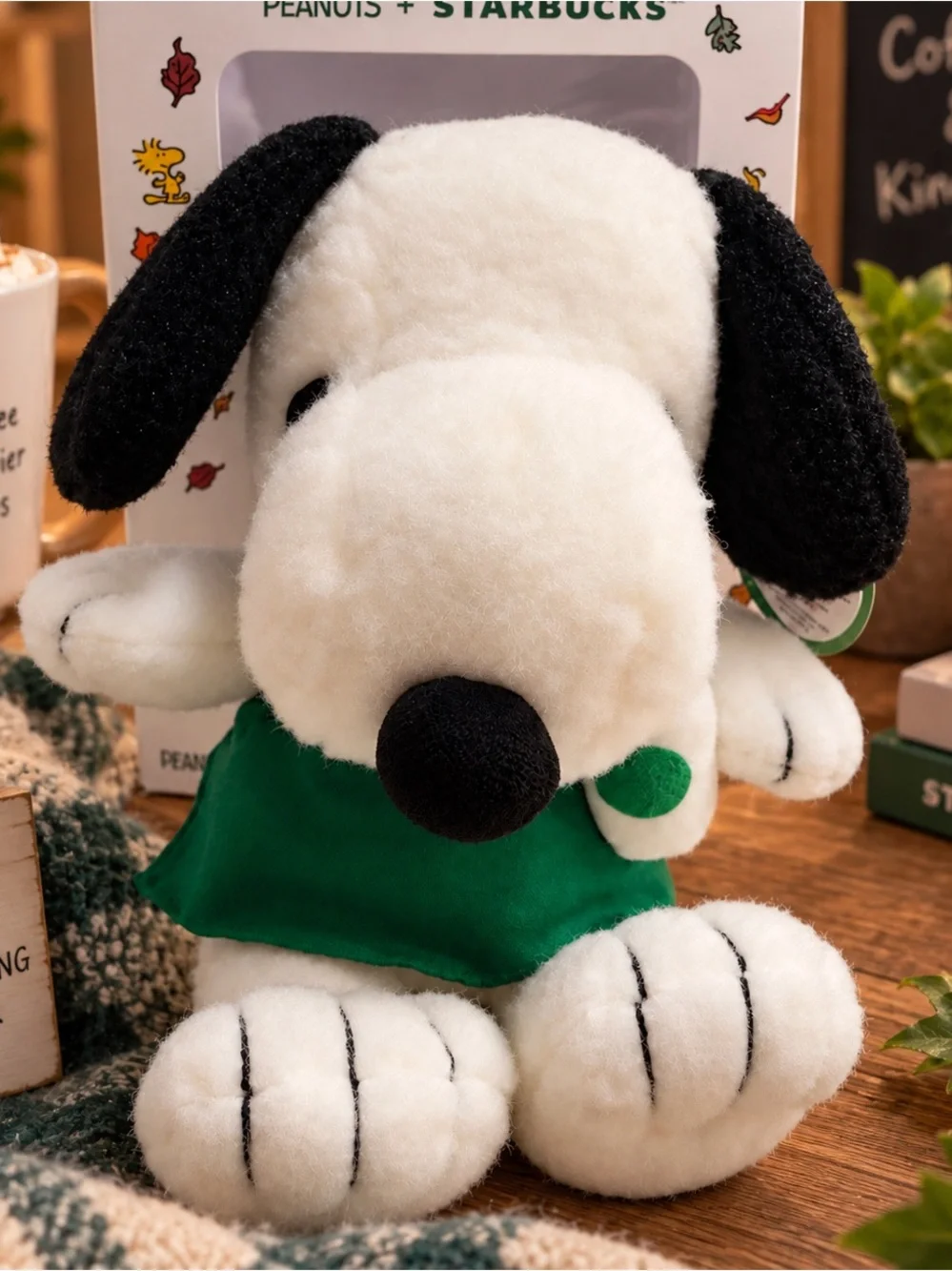 FREE SHIP! Snoopy x Starbucks Snoopy Plush in White and Black